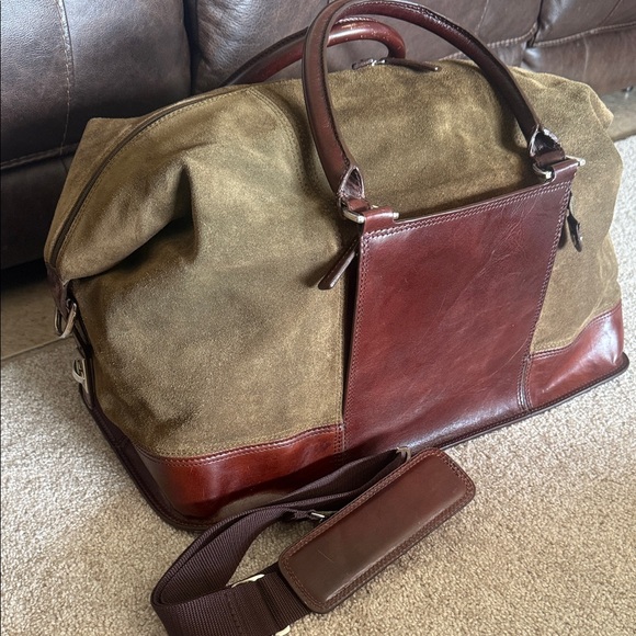 A. Giannetti Elegant Duffel Bag 🧳 - Picture 3 of 17